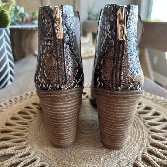 NWB Vince Camuto Gigietta Bootie in Bronze Snake Print - Picture 7 of 14